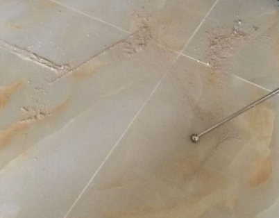 绥棱瓷砖空鼓维修公司分享粘合剂选择不当在瓷砖铺贴过程中可能导致以下问题